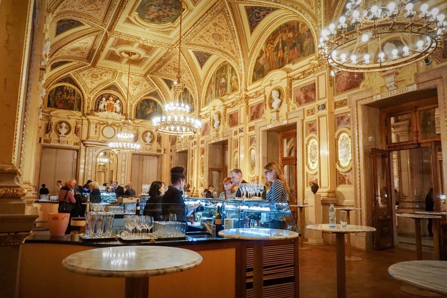 Schwindfoyer, Vienna State Opera, How to get a standing room ticket, Austria