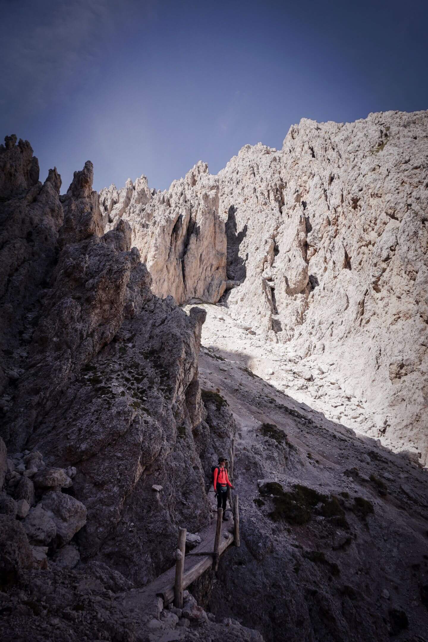 Descent from Mittagsscharte to Val Gardena, Puez - Odle, Dolomites