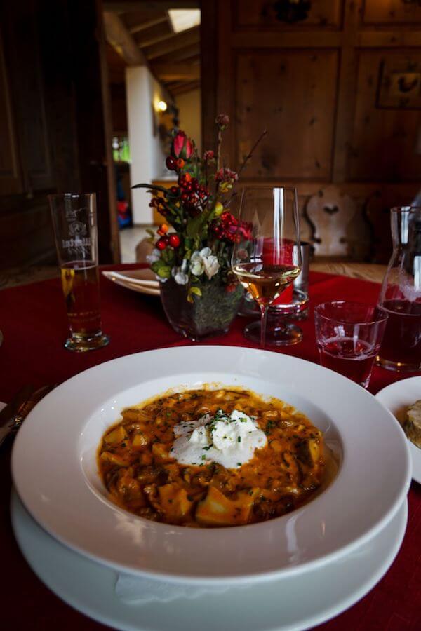 Schwammerlgulasch, Tuxerbauer Hofladen, Tulfes, Tirol, Österreich
