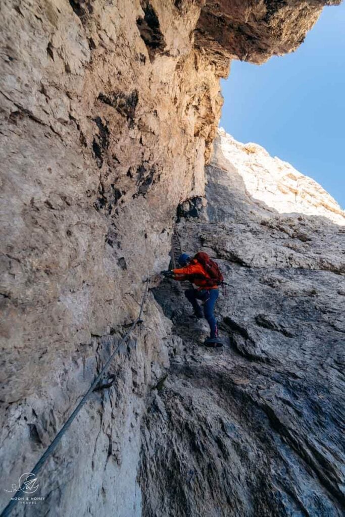 Sentiero Alberto Bonacossa Trail secured vertical drop, Dolomites