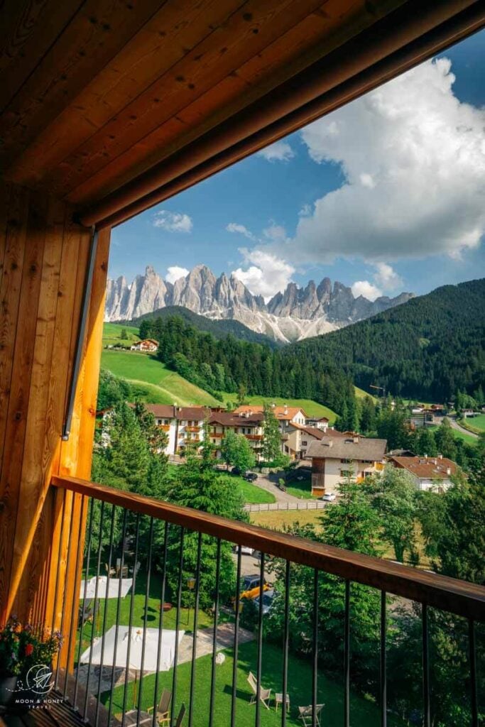 Hotel Tyrol Dolomites slow living Ausblick vom Balkon, Villnöss, Südtirol