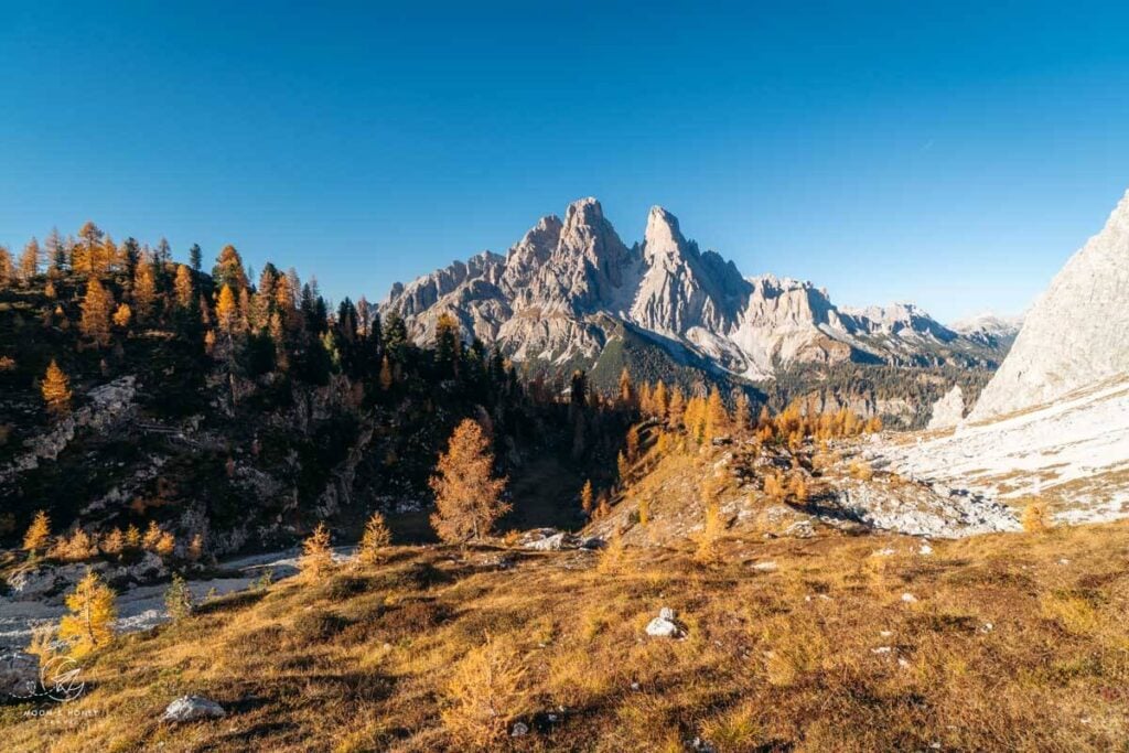 Sorapis See Wanderung im Herbst, Dolomiten