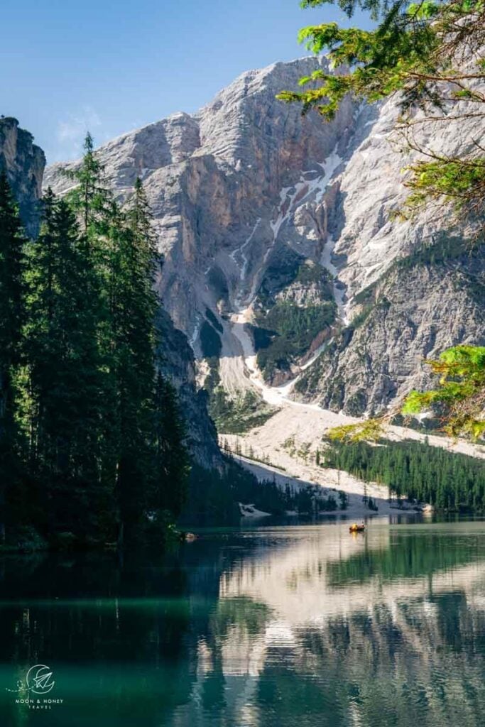 Pragser Wildsee im Juli, Dolomiten, Italien