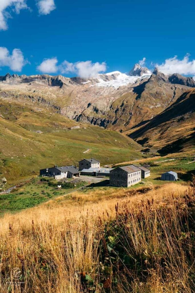 Refuge de Mottets, How to Book the TMB