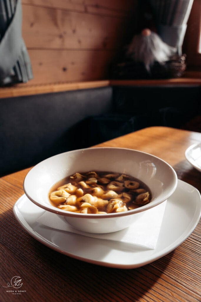 Rifugio Ütia Bioch, Alta Badia Ski Hut San Cassiano in Winter, Alta Badia