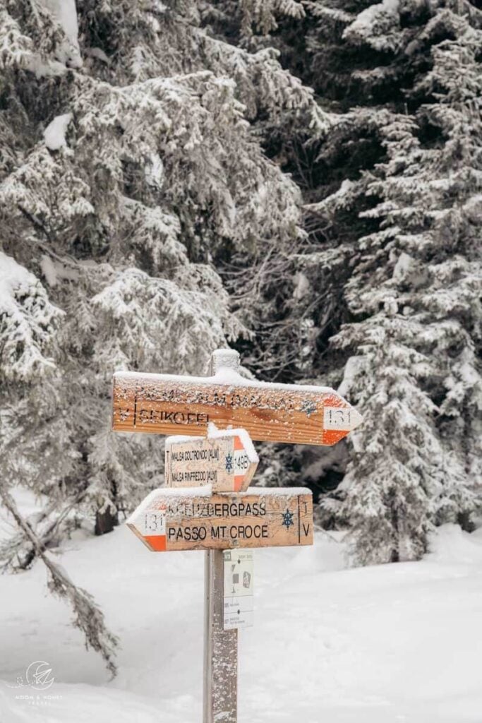 Trail sign, Snowshoeing in sexten