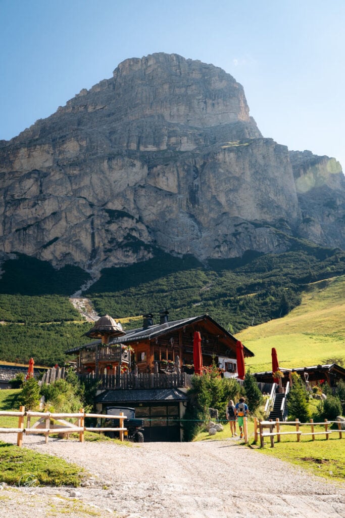 Edelweiss Hรผtte, Sassongher, Alta Badia, Dolomites