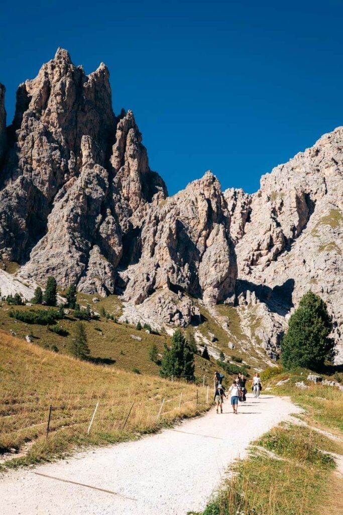 Passo Gardena to Jimmy Hรผtte hiking trail, Dolomites